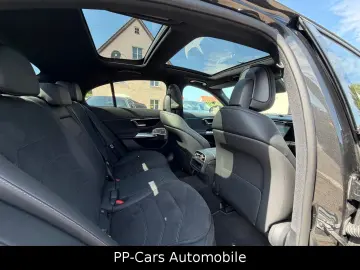 MERCEDES-BENZ E 220 d AMG PREMIUM Superscr. Technik …