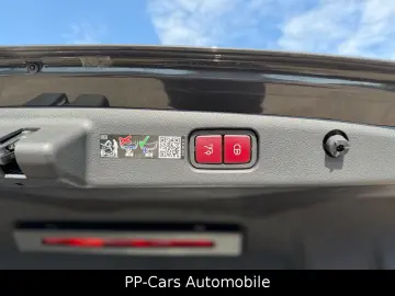 MERCEDES-BENZ E 220 d AMG PREMIUM Superscr. Technik …