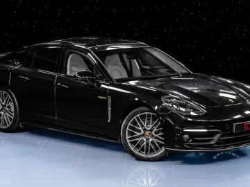 PORSCHE Panamera 4 E-Hyb PLATINUM Pano SportExhaust Inno