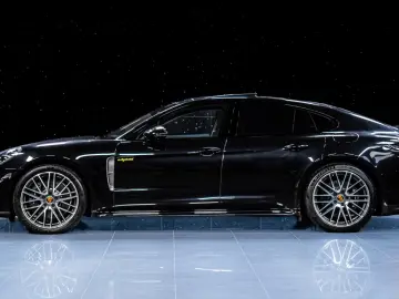 PORSCHE Panamera 4 E-Hyb PLATINUM Pano SportExhaust Inno
