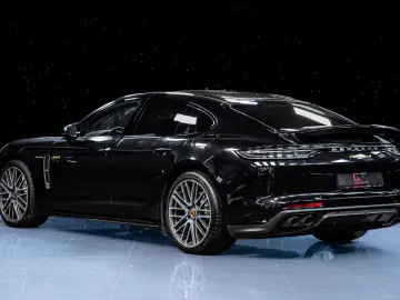 PORSCHE Panamera 4 E-Hyb PLATINUM Pano SportExhaust Inno