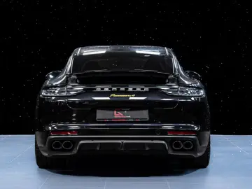 PORSCHE Panamera 4 E-Hyb PLATINUM Pano SportExhaust Inno