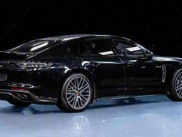 PORSCHE Panamera 4 E-Hyb PLATINUM Pano SportExhaust Inno