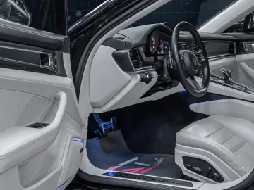 PORSCHE Panamera 4 E-Hyb PLATINUM Pano SportExhaust Inno
