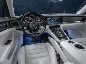 PORSCHE Panamera 4 E-Hyb PLATINUM Pano SportExhaust Inno