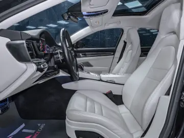 PORSCHE Panamera 4 E-Hyb PLATINUM Pano SportExhaust Inno