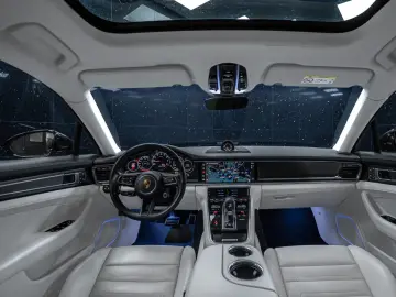 PORSCHE Panamera 4 E-Hyb PLATINUM Pano SportExhaust Inno