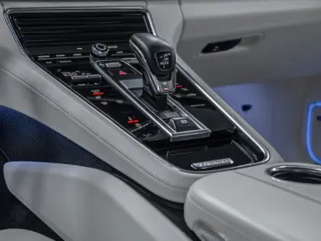 PORSCHE Panamera 4 E-Hyb PLATINUM Pano SportExhaust Inno