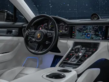 PORSCHE Panamera 4 E-Hyb PLATINUM Pano SportExhaust Inno