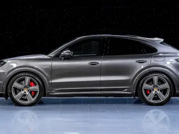 PORSCHE Cayenne S E-Hyb Coupé Facelift SportDesign 22