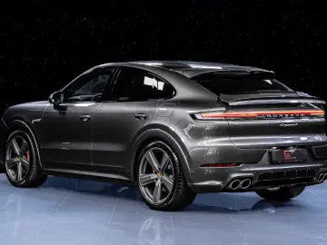 PORSCHE Cayenne S E-Hyb Coupé Facelift SportDesign 22