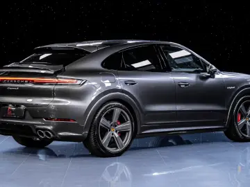 PORSCHE Cayenne S E-Hyb Coupé Facelift SportDesign 22