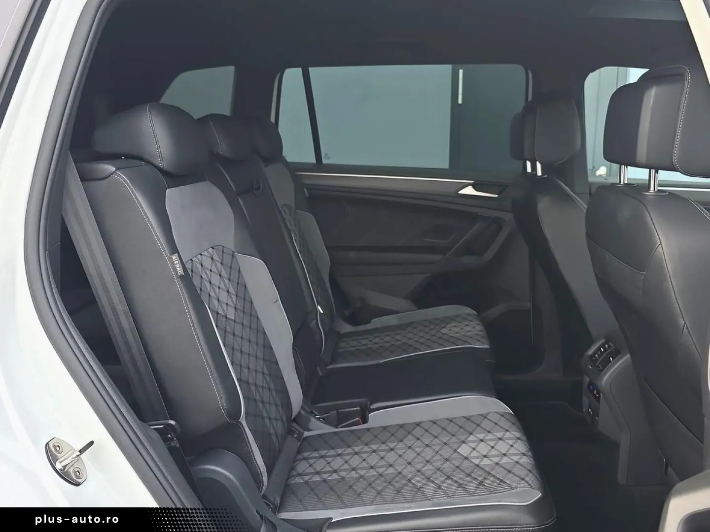 VW Tiguan Allspace R-Line 4M STNDHZ 7SZ AHK MATRIX