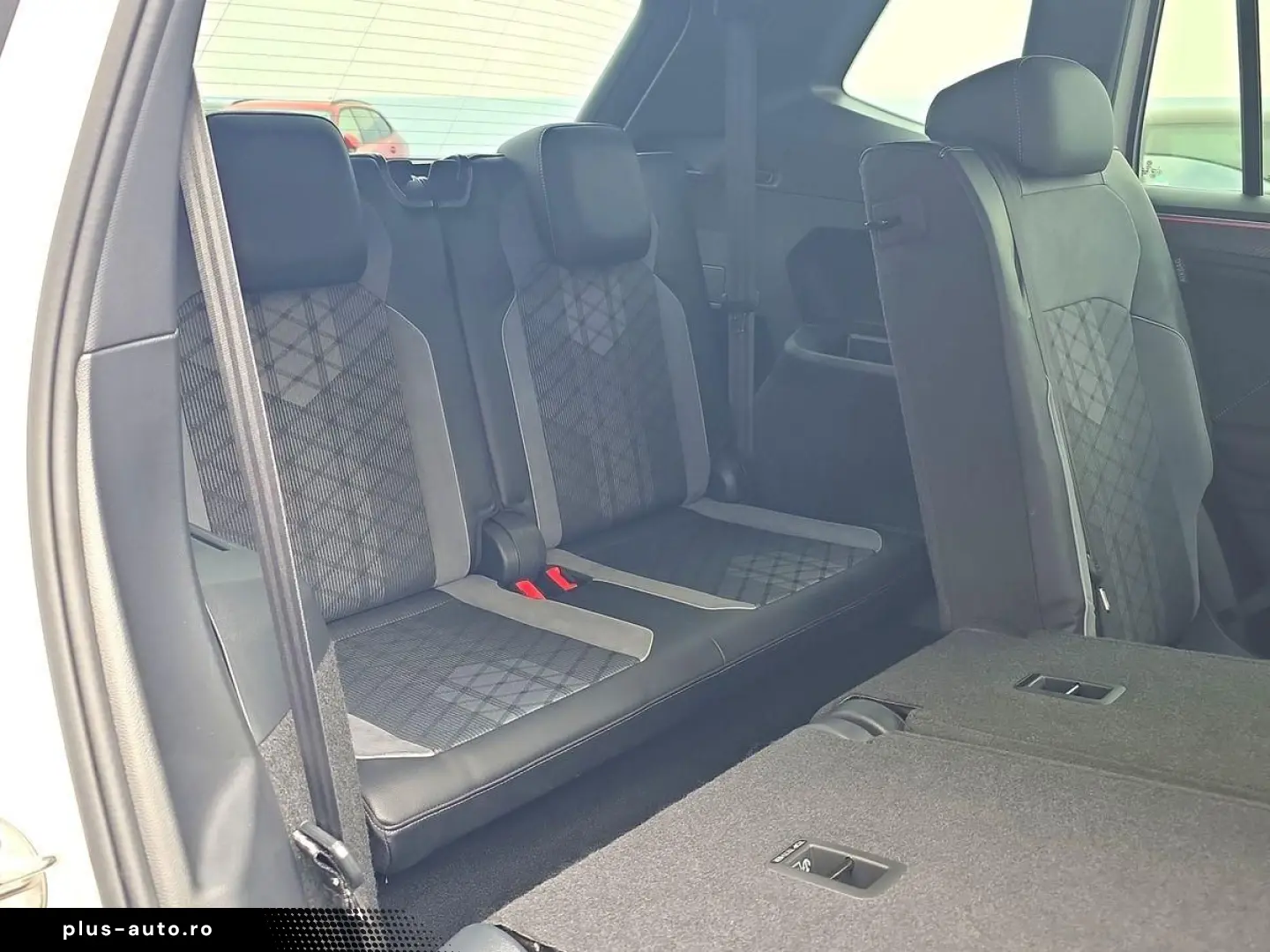 VW Tiguan Allspace R-Line 4M STNDHZ 7SZ AHK MATRIX