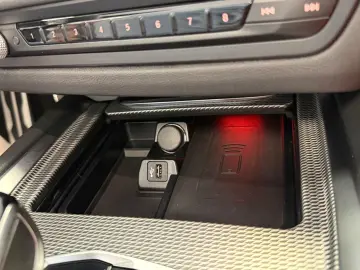 BMW Z4sD30i HUD LEDeMemorStz P&DrivAs KomfZg M-Sport