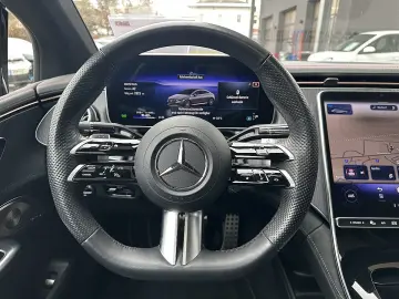 MERCEDES-BENZ EQE 350 89kWh Aut. AMG-Line  Panorama …