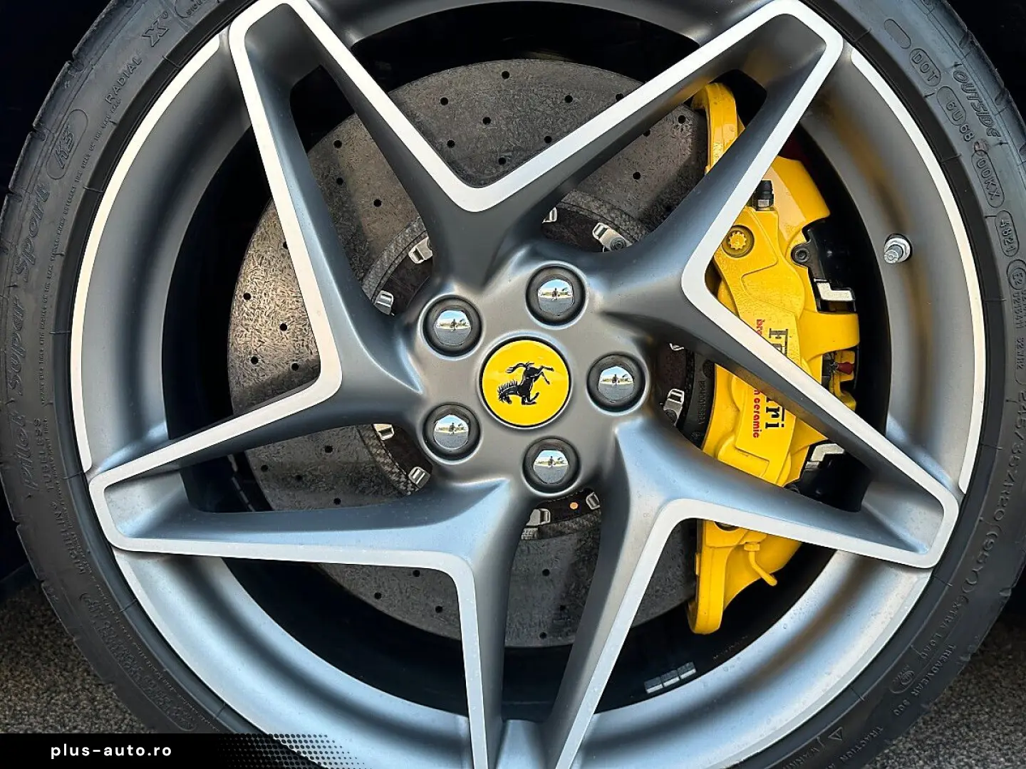 FERRARI F8 Tributo