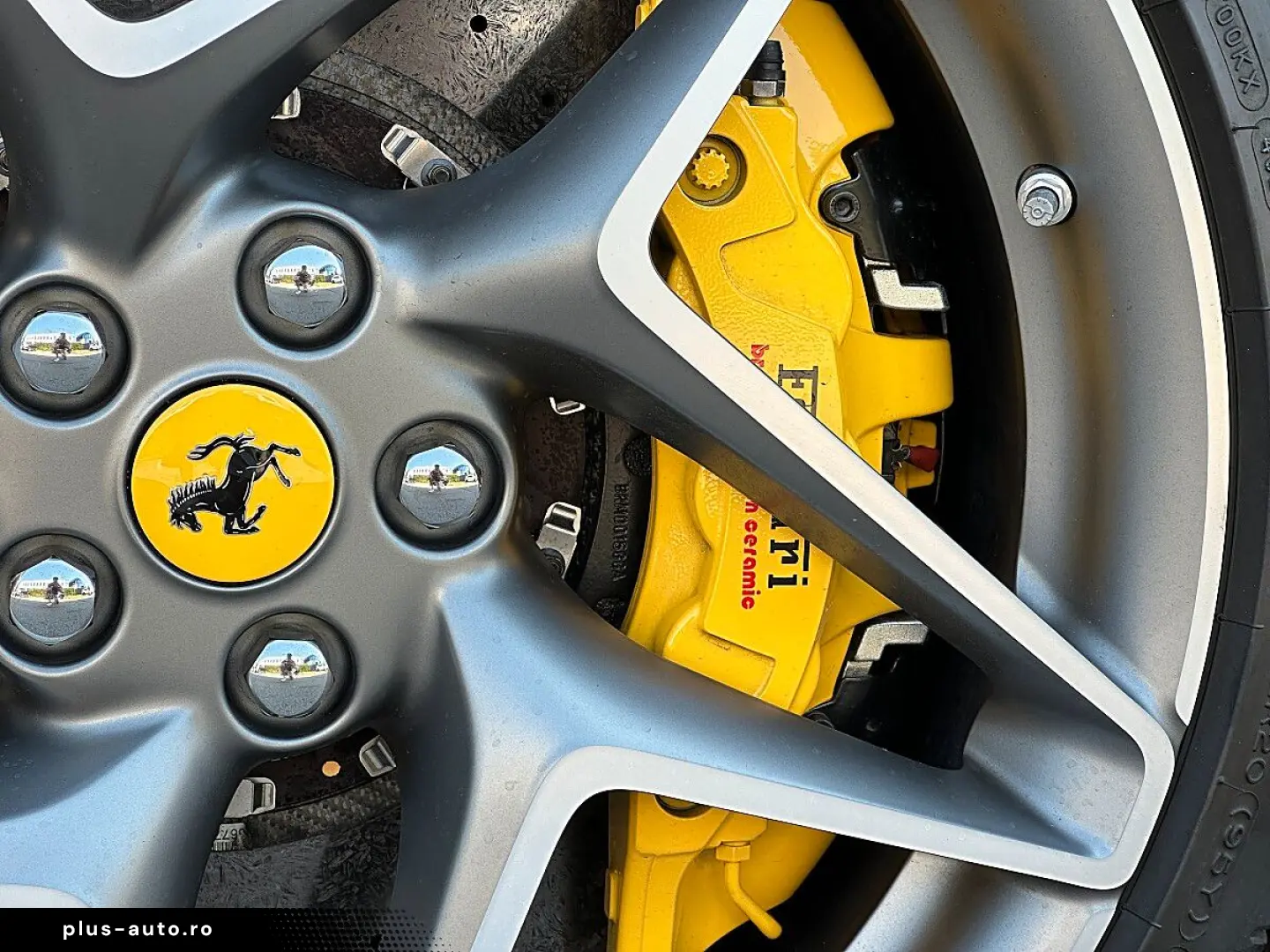 FERRARI F8 Tributo
