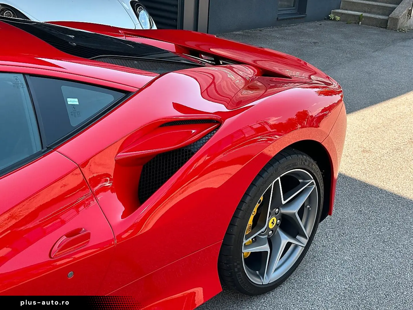 FERRARI F8 Tributo