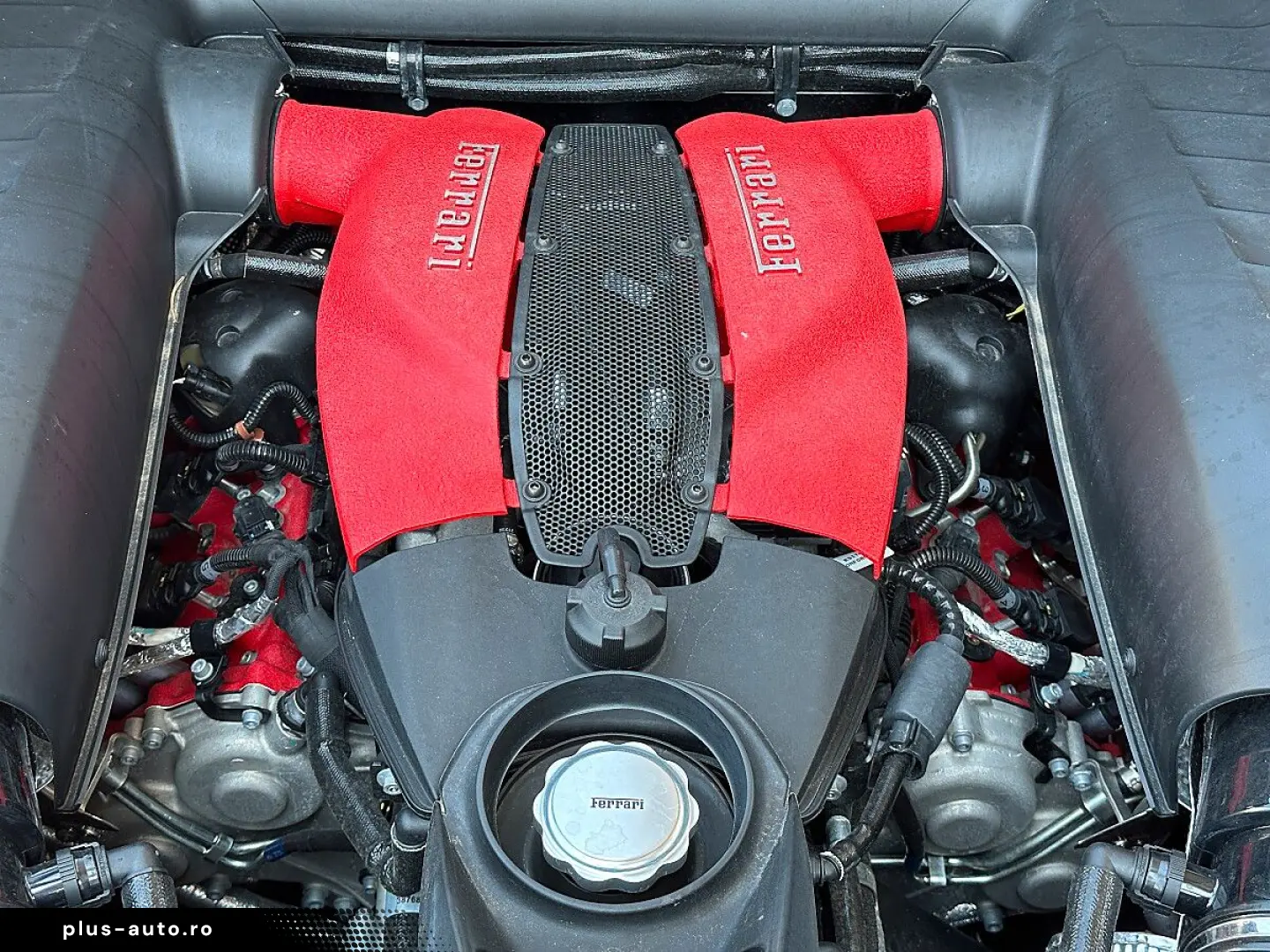 FERRARI F8 Tributo