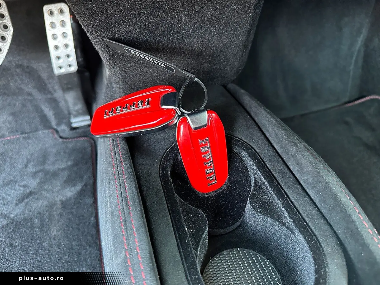 FERRARI F8 Tributo