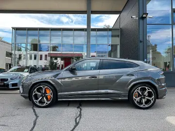 LAMBORGHINI URUS SE   Akrapovic   B&O   Pano   GARANTIE 2028
