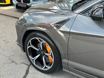 LAMBORGHINI URUS SE   Akrapovic   B&O   Pano   GARANTIE 2028