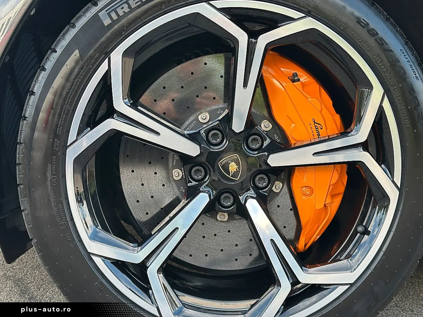 LAMBORGHINI URUS SE   Akrapovic   B&O   Pano   GARANTIE 2028
