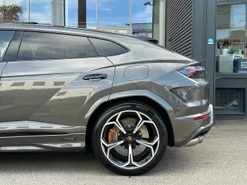 LAMBORGHINI URUS SE   Akrapovic   B&O   Pano   GARANTIE 2028