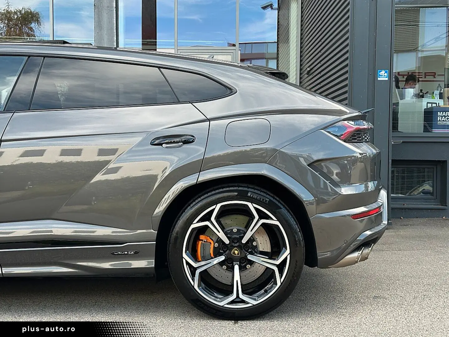 LAMBORGHINI URUS SE   Akrapovic   B&O   Pano   GARANTIE 2028