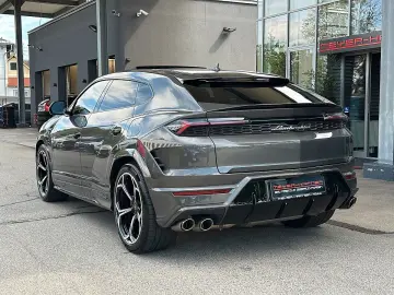 LAMBORGHINI URUS SE   Akrapovic   B&O   Pano   GARANTIE 2028