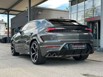 LAMBORGHINI URUS SE   Akrapovic   B&O   Pano   GARANTIE 2028
