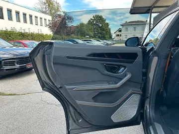 LAMBORGHINI URUS SE   Akrapovic   B&O   Pano   GARANTIE 2028