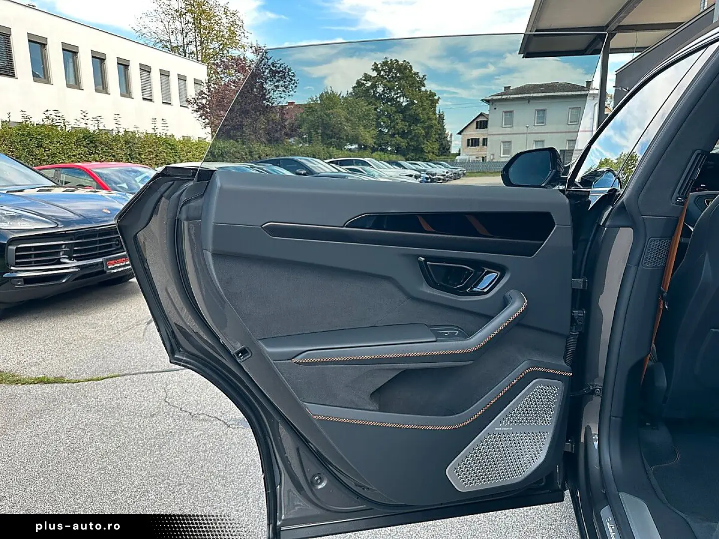 LAMBORGHINI URUS SE   Akrapovic   B&O   Pano   GARANTIE 2028
