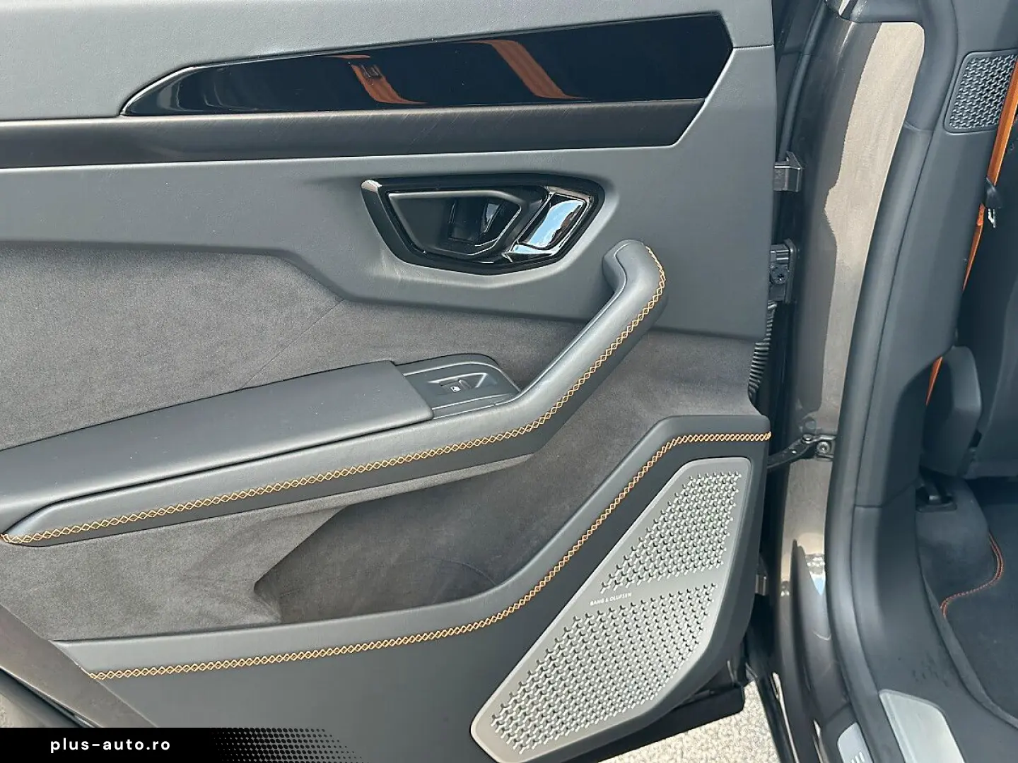 LAMBORGHINI URUS SE   Akrapovic   B&O   Pano   GARANTIE 2028