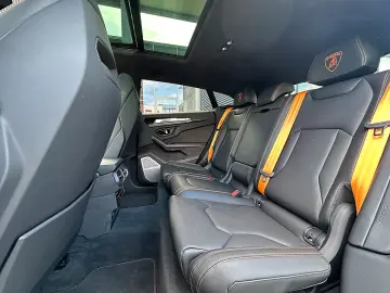 LAMBORGHINI URUS SE   Akrapovic   B&O   Pano   GARANTIE 2028