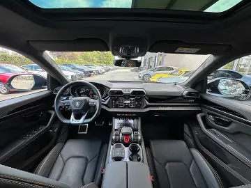 LAMBORGHINI URUS SE   Akrapovic   B&O   Pano   GARANTIE 2028
