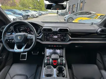 LAMBORGHINI URUS SE   Akrapovic   B&O   Pano   GARANTIE 2028