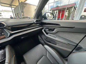 LAMBORGHINI URUS SE   Akrapovic   B&O   Pano   GARANTIE 2028