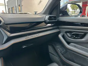 LAMBORGHINI URUS SE   Akrapovic   B&O   Pano   GARANTIE 2028