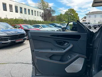 LAMBORGHINI URUS SE   Akrapovic   B&O   Pano   GARANTIE 2028