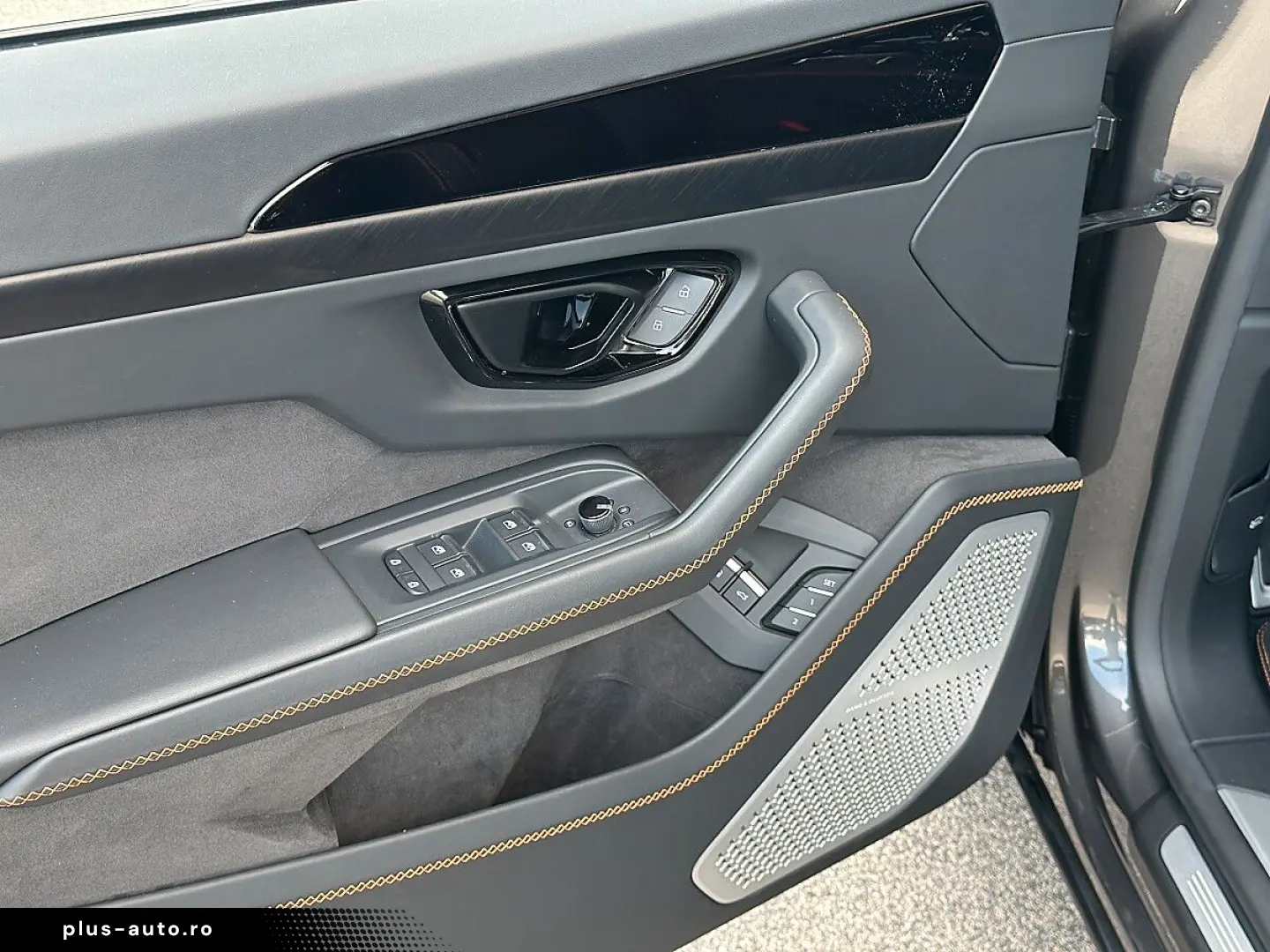 LAMBORGHINI URUS SE   Akrapovic   B&O   Pano   GARANTIE 2028