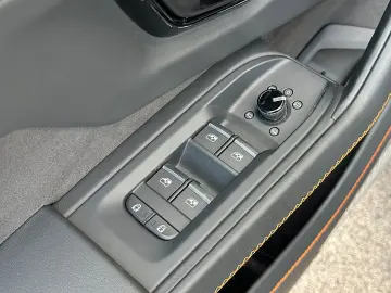 LAMBORGHINI URUS SE   Akrapovic   B&O   Pano   GARANTIE 2028