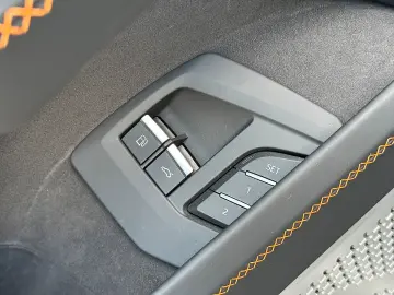 LAMBORGHINI URUS SE   Akrapovic   B&O   Pano   GARANTIE 2028