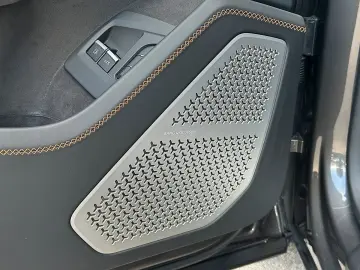 LAMBORGHINI URUS SE   Akrapovic   B&O   Pano   GARANTIE 2028