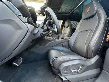 LAMBORGHINI URUS SE   Akrapovic   B&O   Pano   GARANTIE 2028
