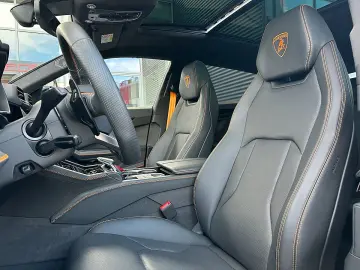 LAMBORGHINI URUS SE   Akrapovic   B&O   Pano   GARANTIE 2028