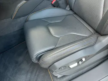 LAMBORGHINI URUS SE   Akrapovic   B&O   Pano   GARANTIE 2028