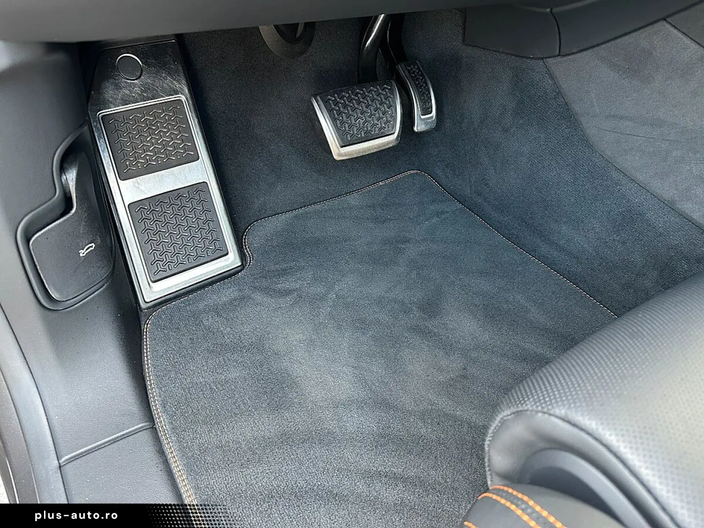 LAMBORGHINI URUS SE   Akrapovic   B&O   Pano   GARANTIE 2028