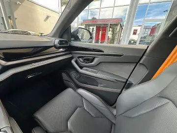 LAMBORGHINI URUS SE   Akrapovic   B&O   Pano   GARANTIE 2028